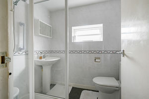 Shower room- click for photo gallery